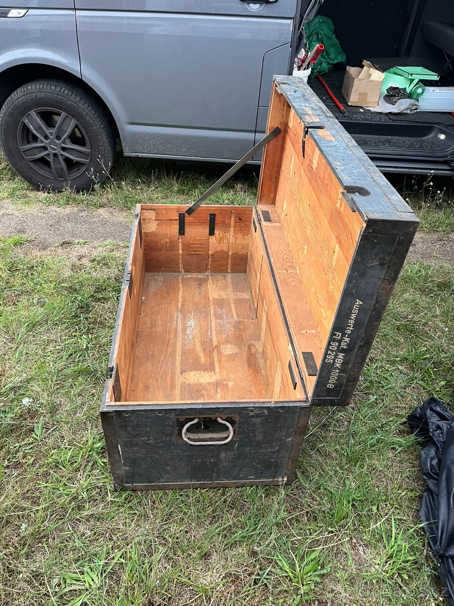 Stará Německá vojenská dřevěná okvoná bedna pro Wermacht