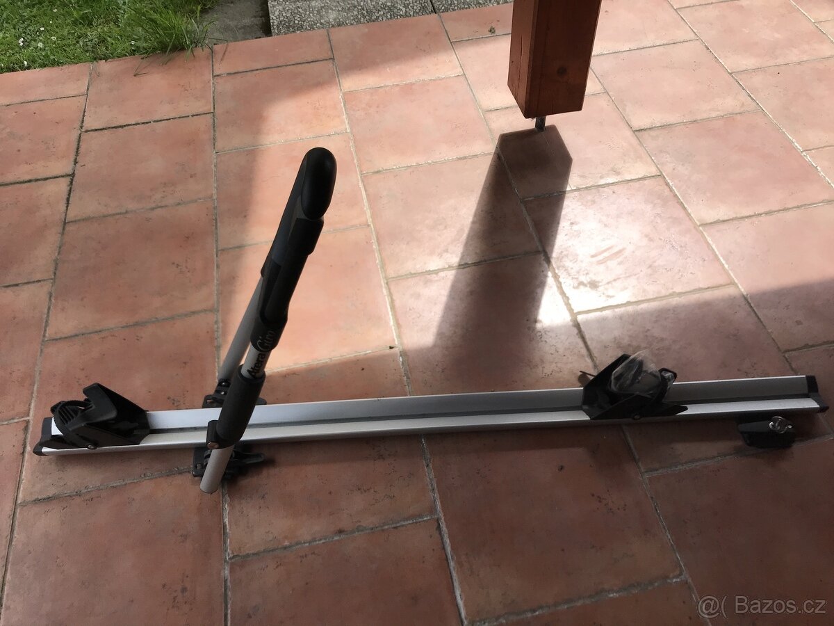 Střešní nosič kol