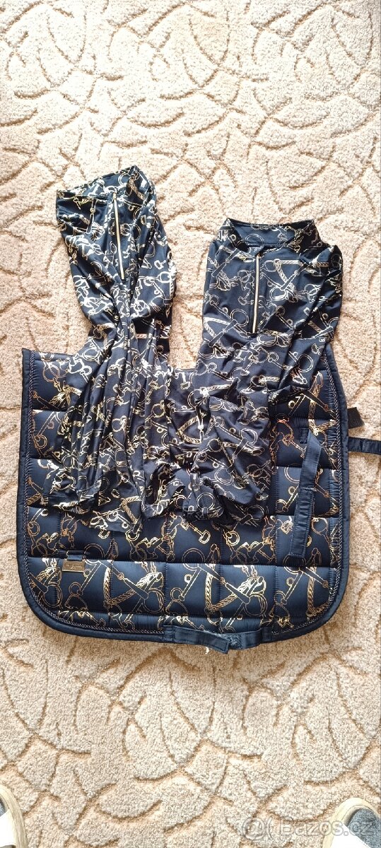 Sada podsedlovka a dvě trika