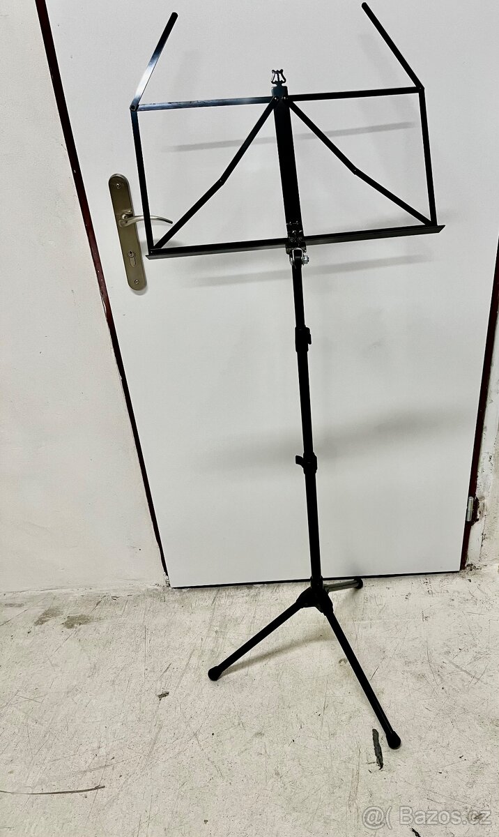 Stojan na noty. 3. Patrový.