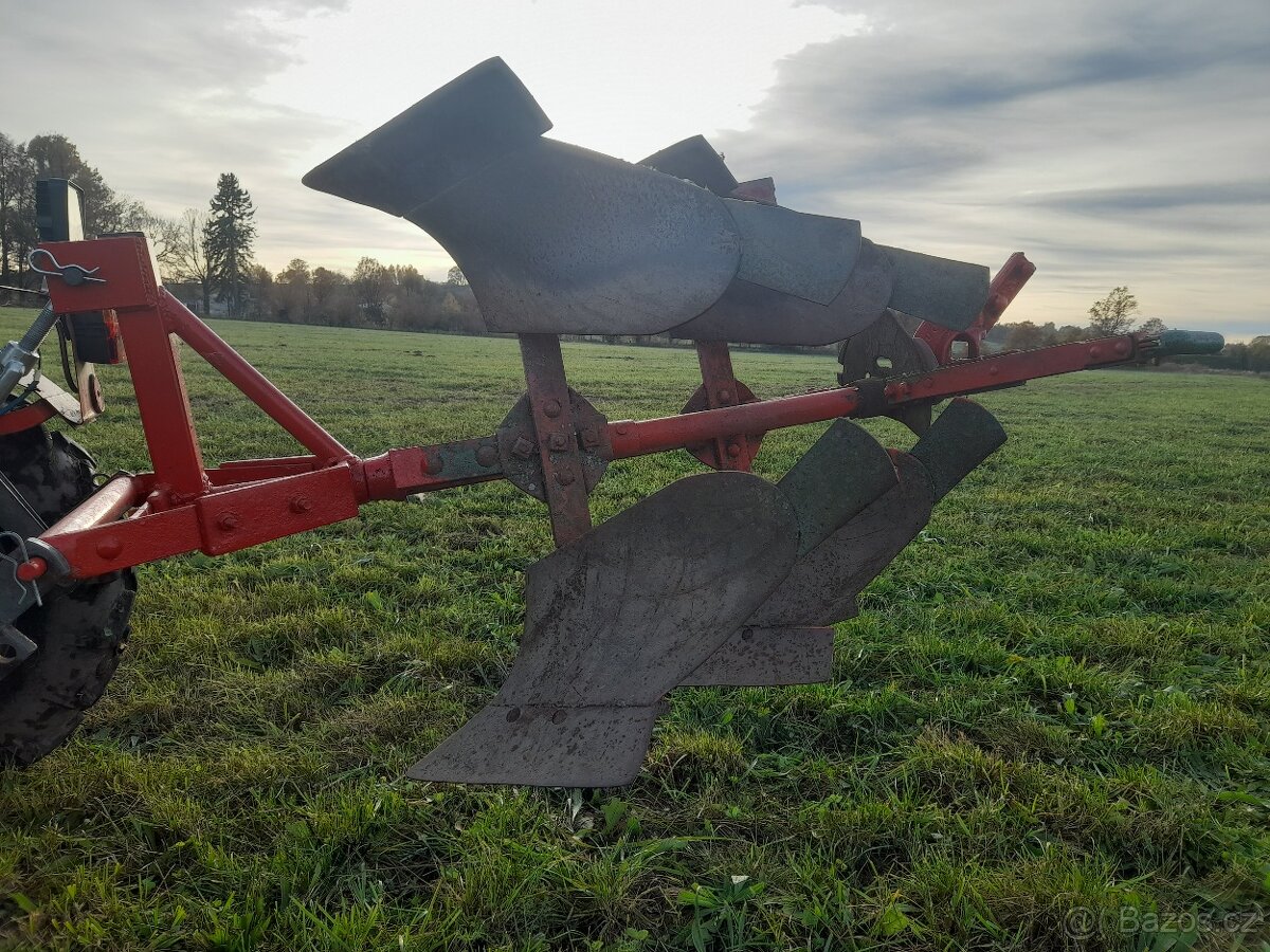 Pluh dvouradličný obracák za malotraktor
