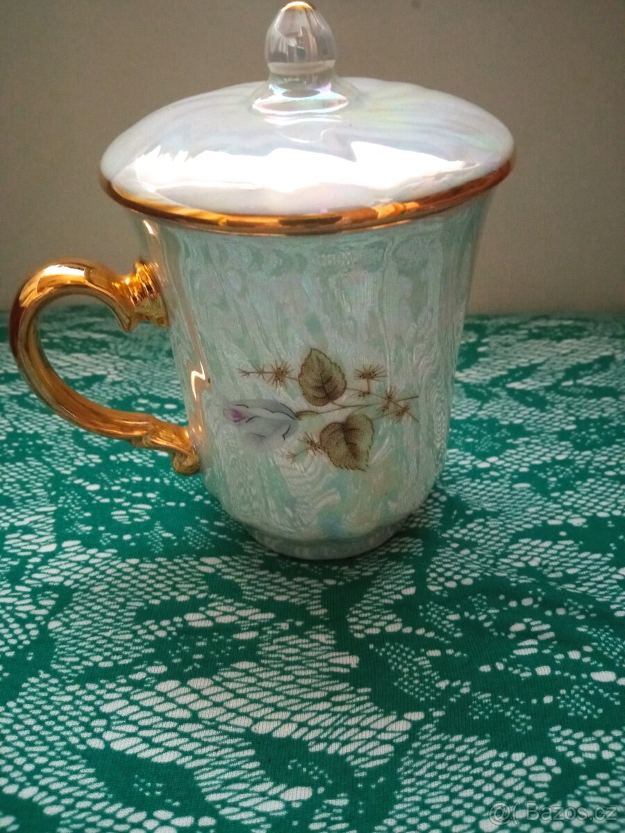 Hrneček s pokličkou