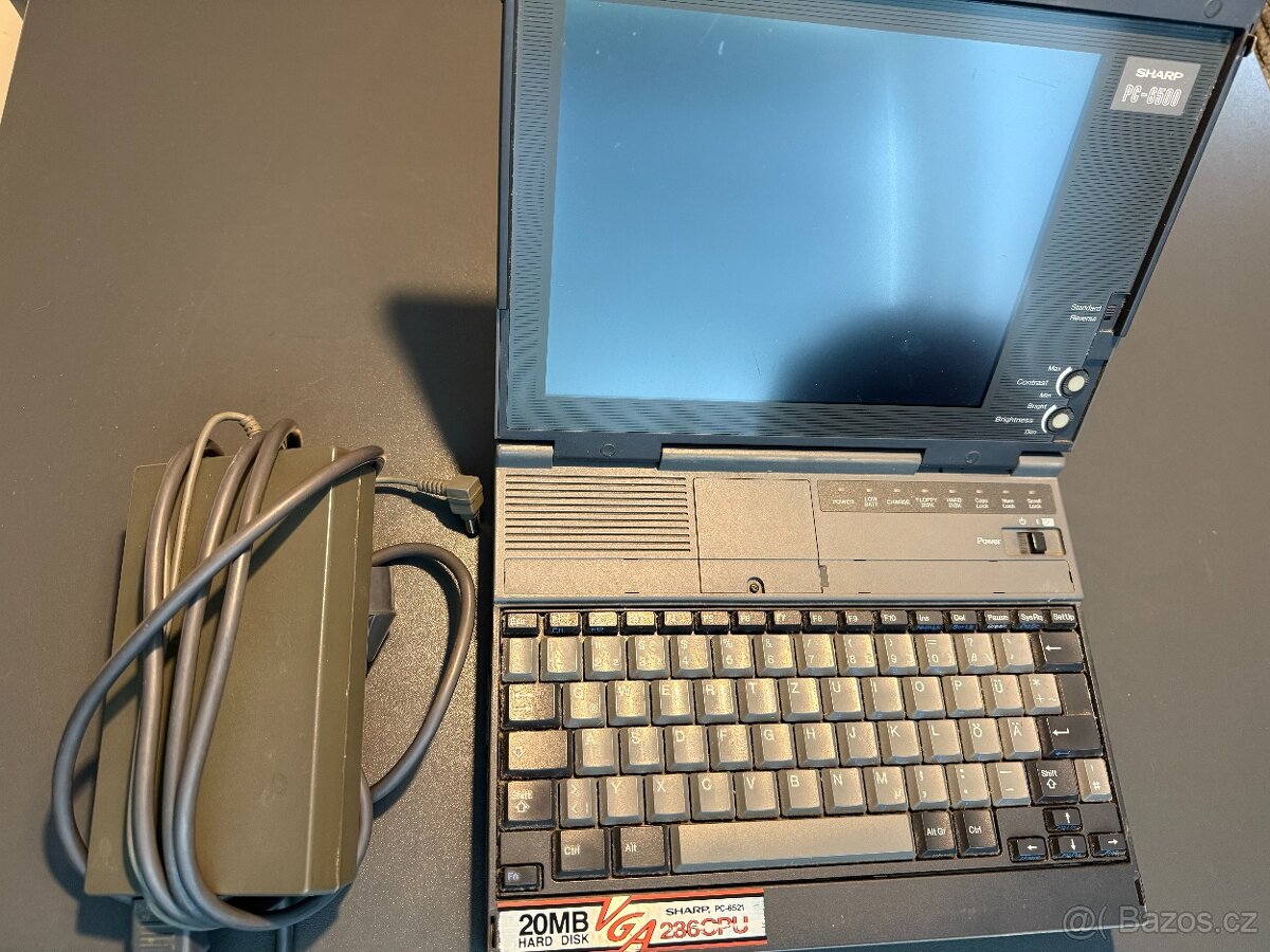 Stary retro notebook Sharp PC-6500