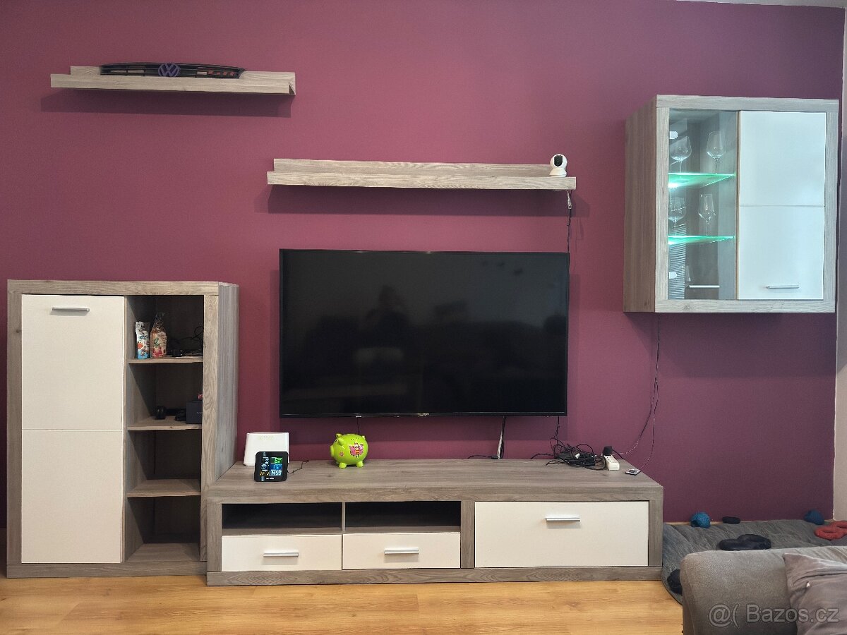 Obývací stěna + stůl