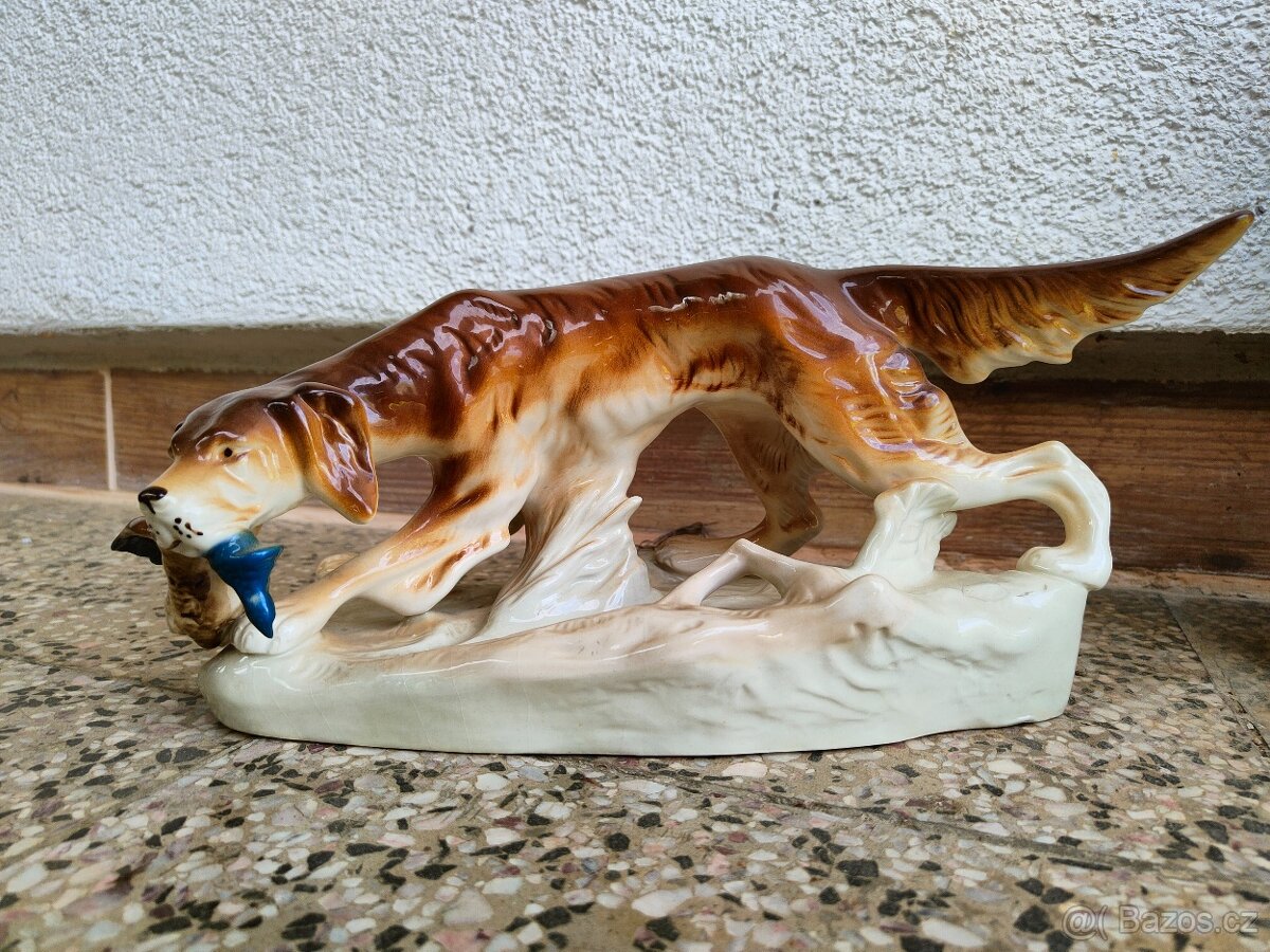 Porcelánová soška lovecký pes Royal Dux