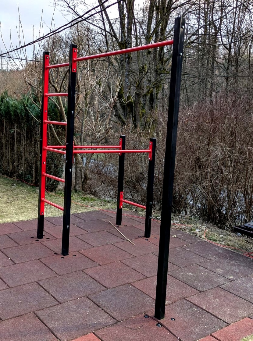 Workoutové hřiště, minimálně používané, kvalitní lakování