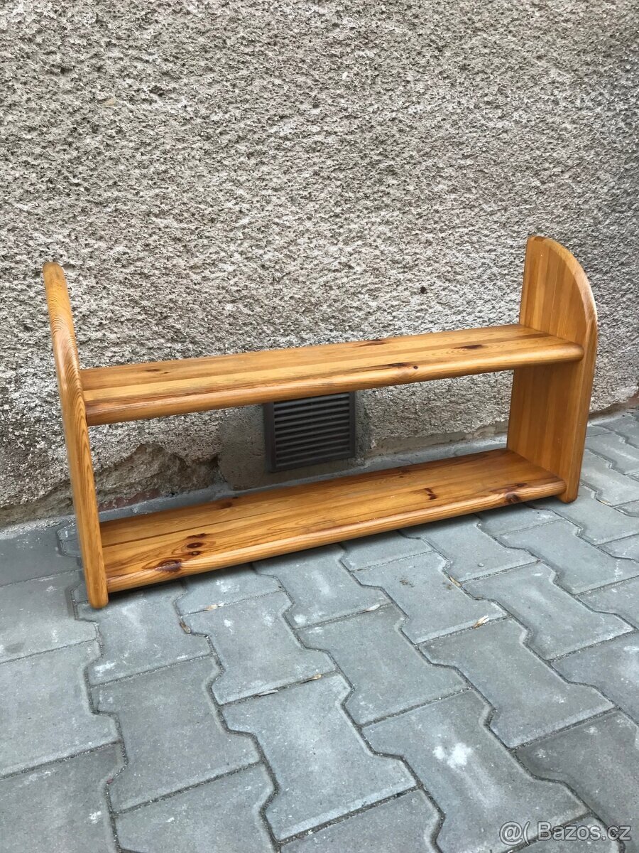 Police (polička) masiv - borovice
