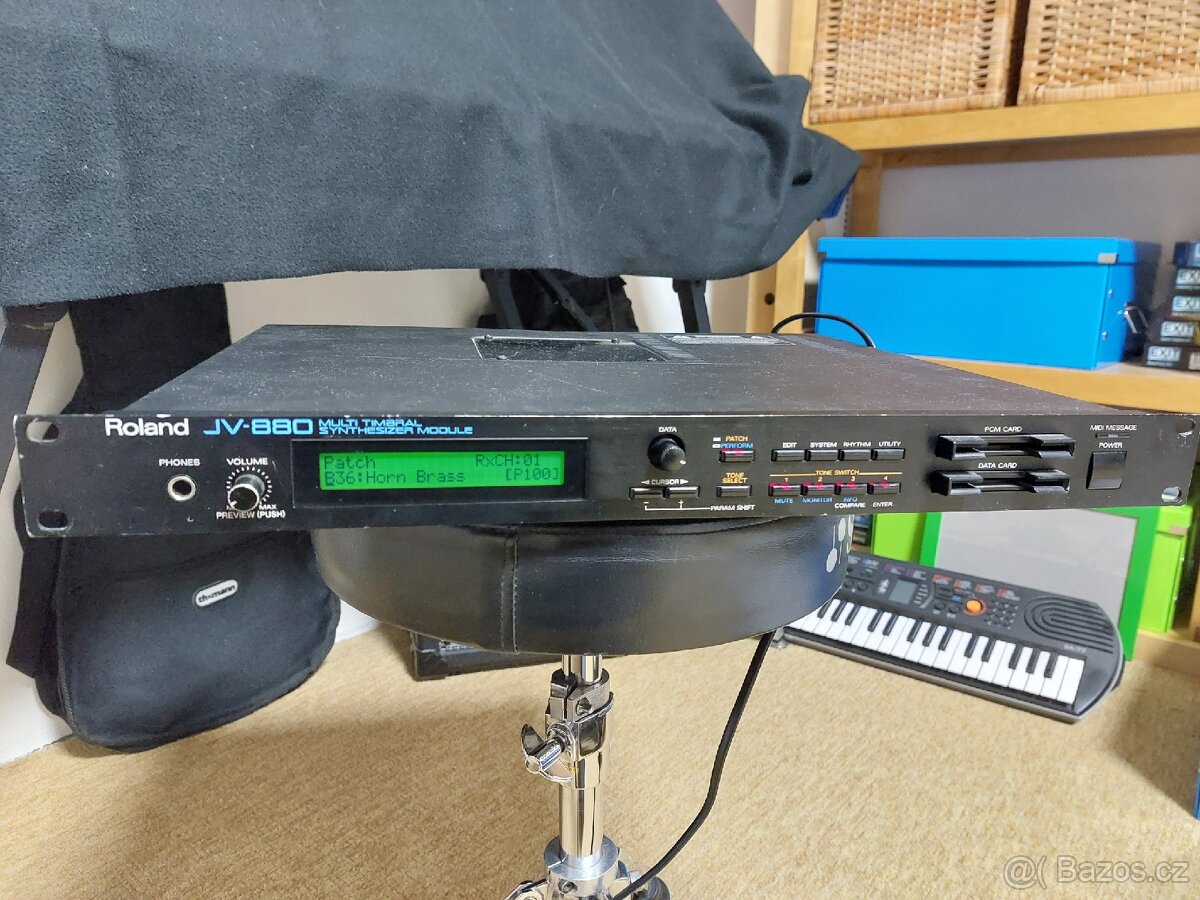 Roland JV-880 - rezervace