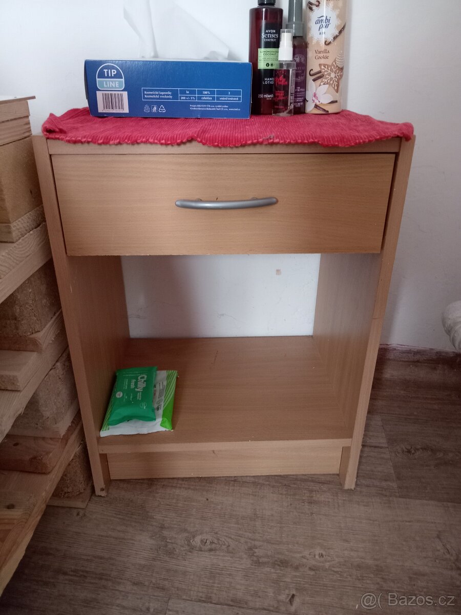 Noční stolek