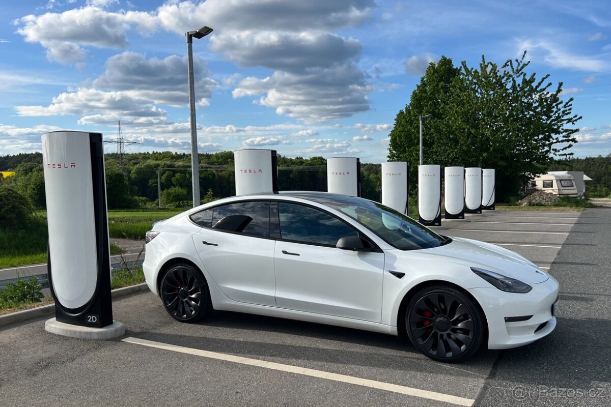 Tesla Model 3 Performance, DPH, 8/2023, 40t km, původ Praha
