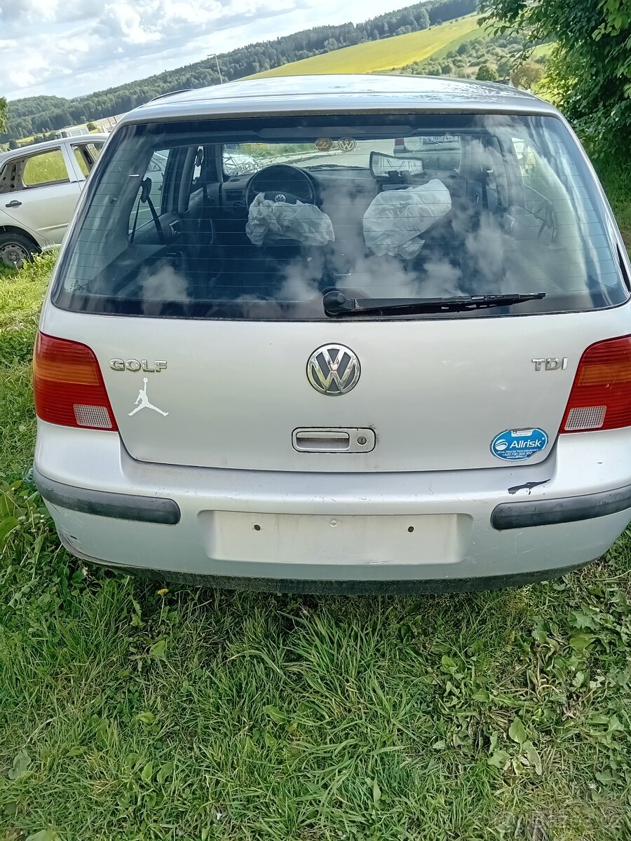 Prodám páté dveře na Golf 4