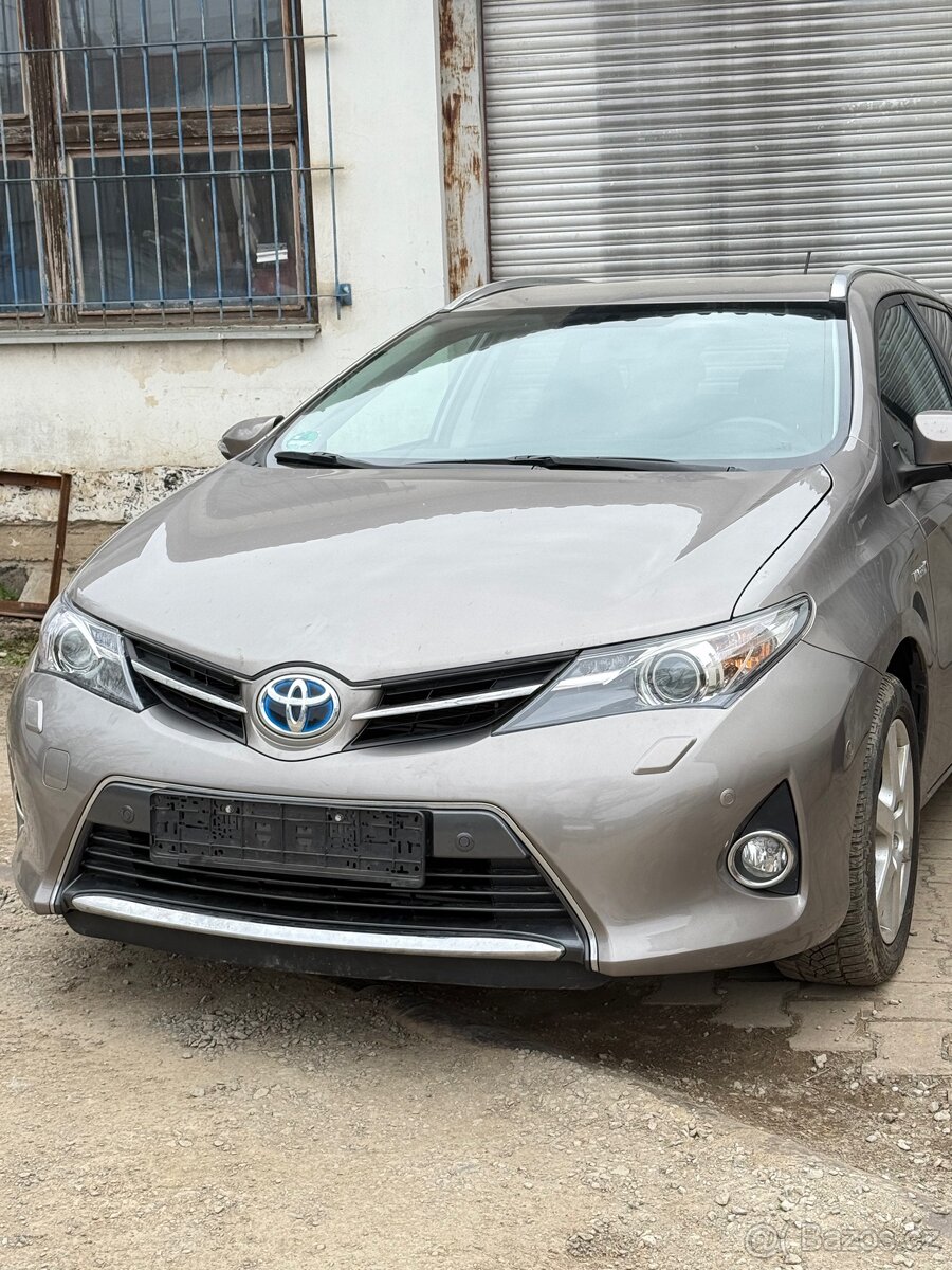 Toyota Auris 1.8 hybrid 2014r