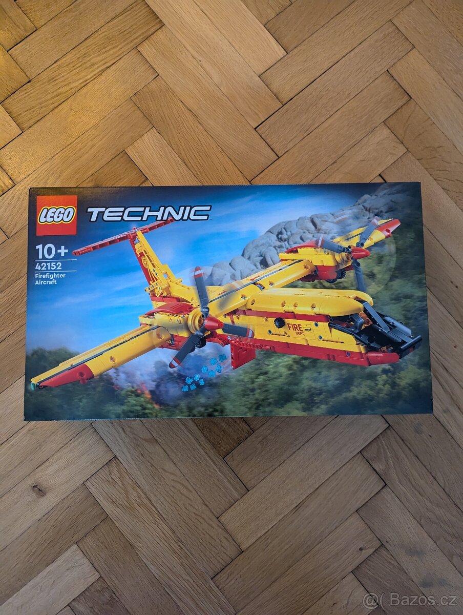 LEGO Technic 42152 Hasičský letoun