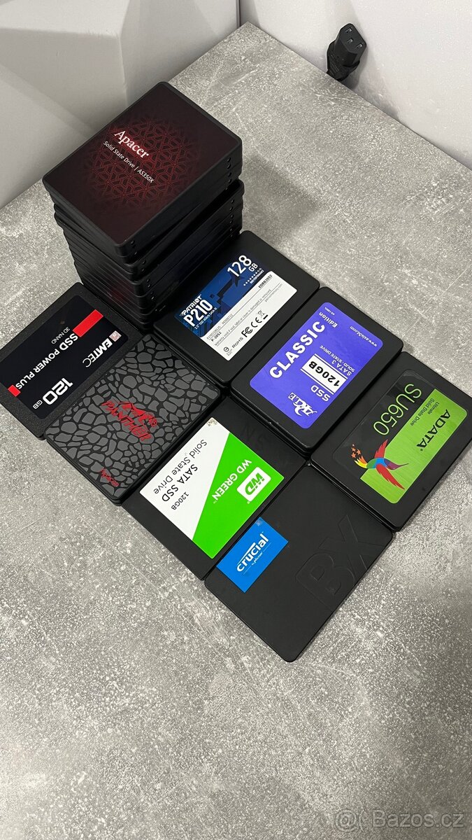 28 kusu SSD disku 128 GB