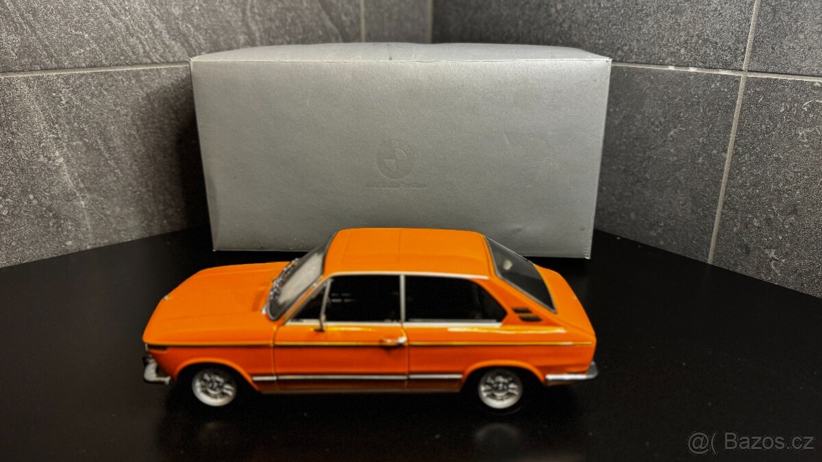 BMW 2000 Tii Touring BMW collection model 1/18