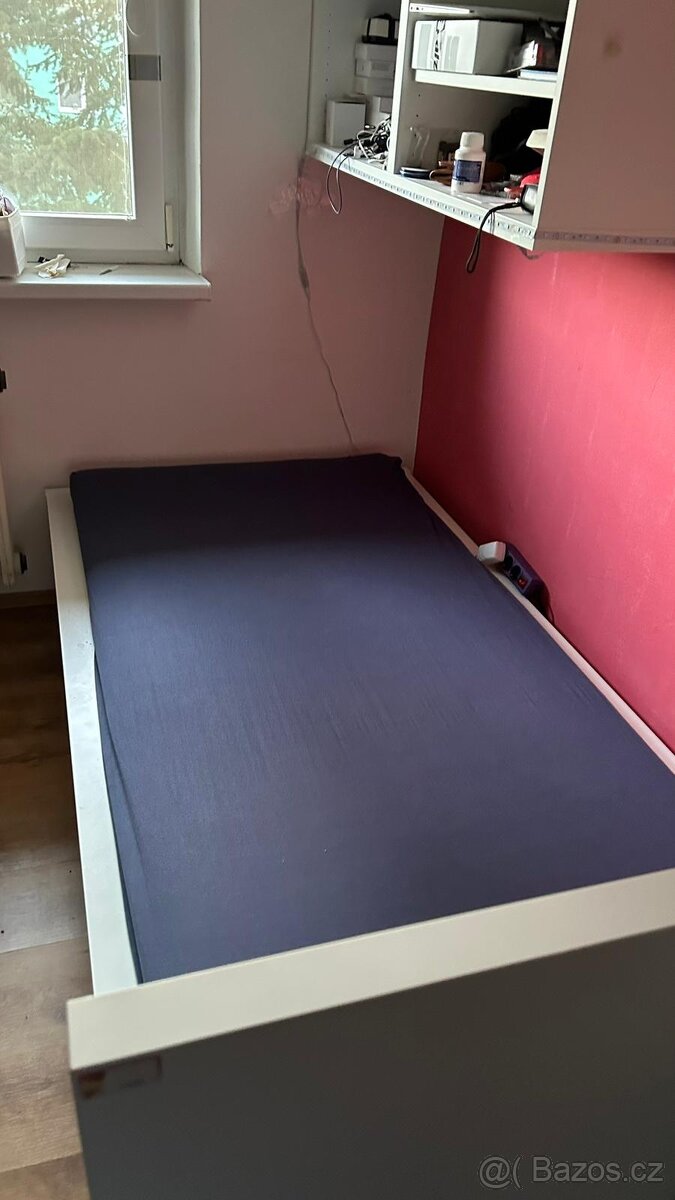 Prodám postel s úložným prostorem