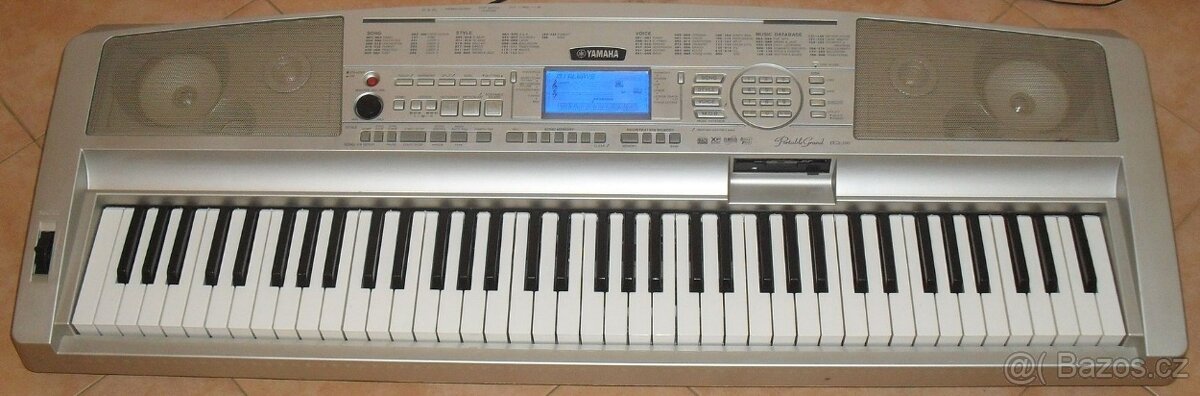 Yamaha Portable Grand DGX 300 (rozsah 6,5 oktávy)