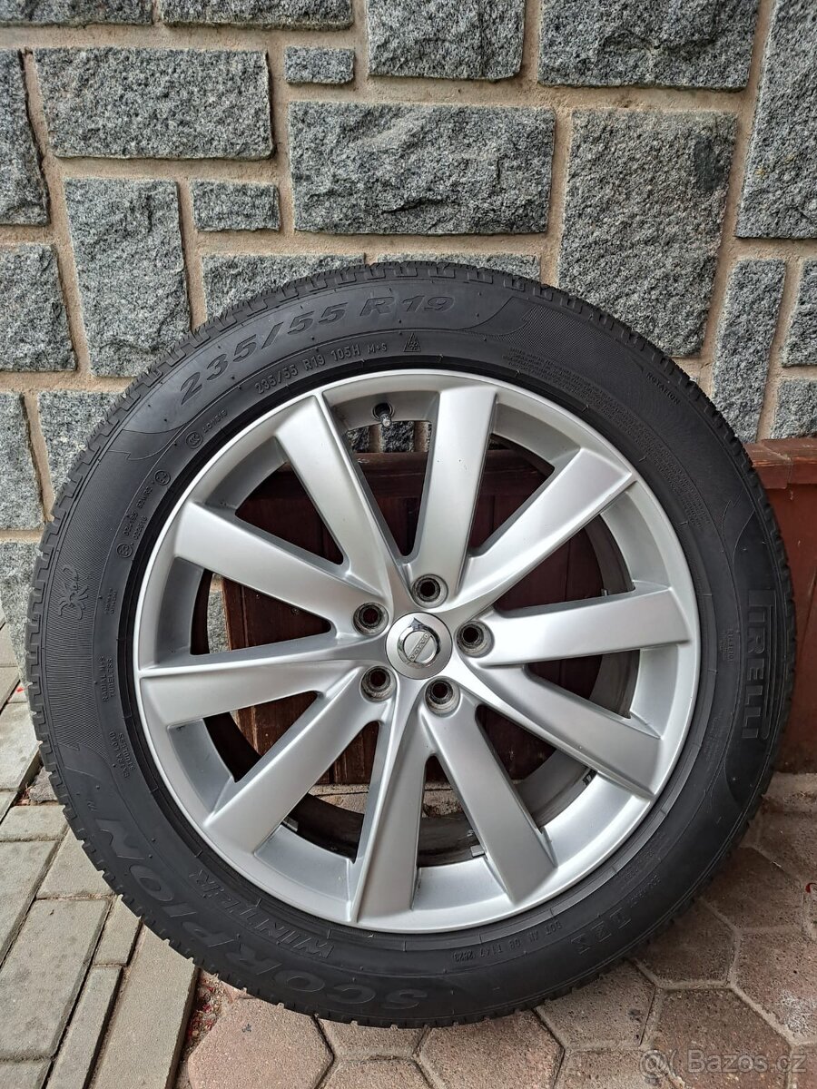 Alu kola se zimními pneu.