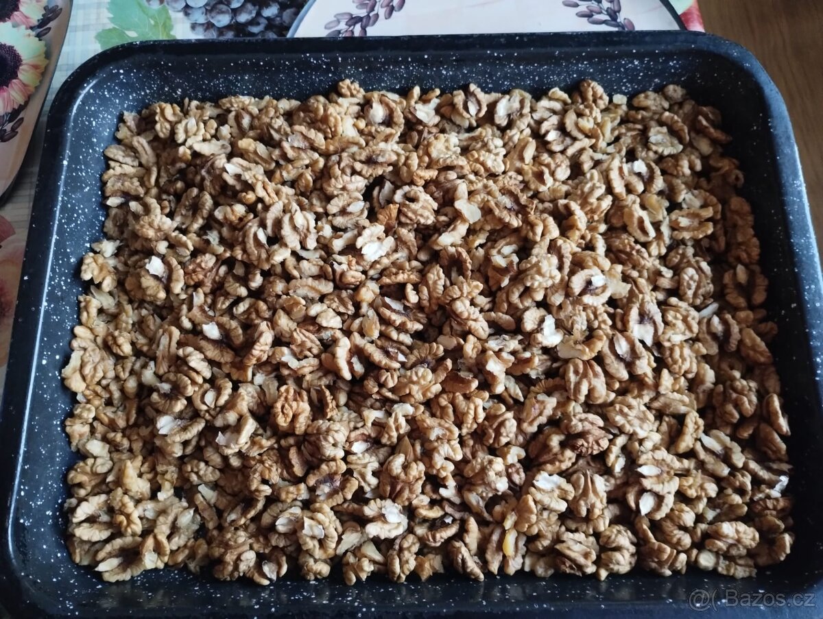 Loupané vlašské ořechy