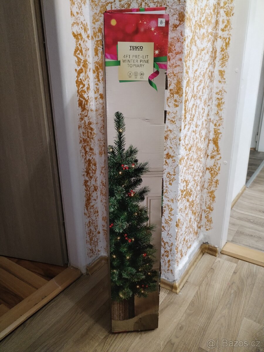 VÁNOČNÍ STROMEČEK 122CM (NOVÝ)