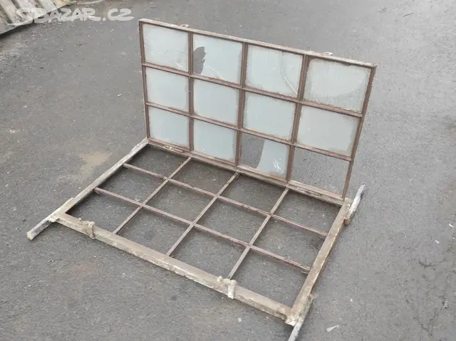 Staré železné okno, 9 ks-100x60cm, fabrické okno