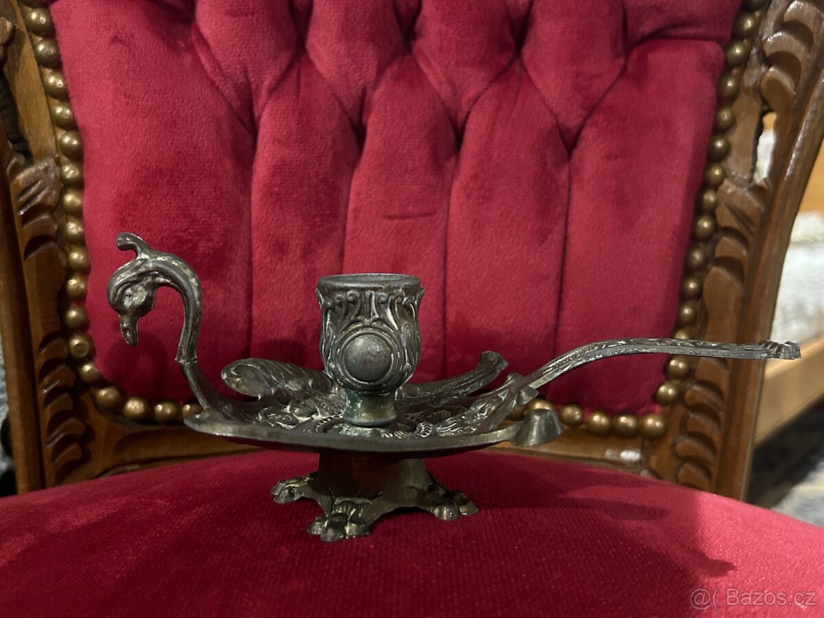 Mosazný svícen ve tvaru ptáka