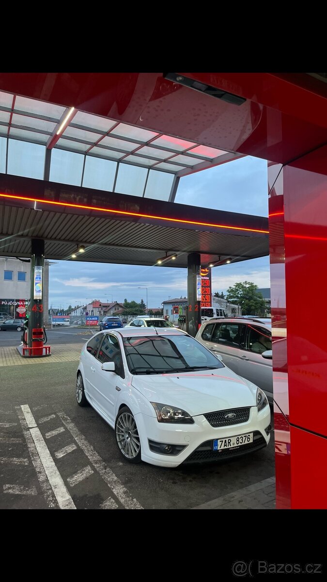 Ford Focus mk2 St225 2.5L