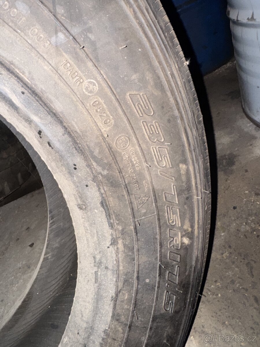 pneu 235/75 R17.5