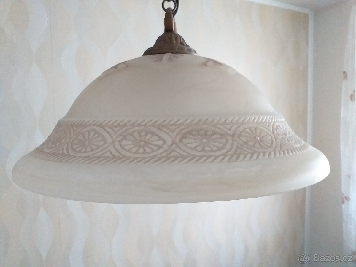 Nádherný lustr, stylová závěsná lampa