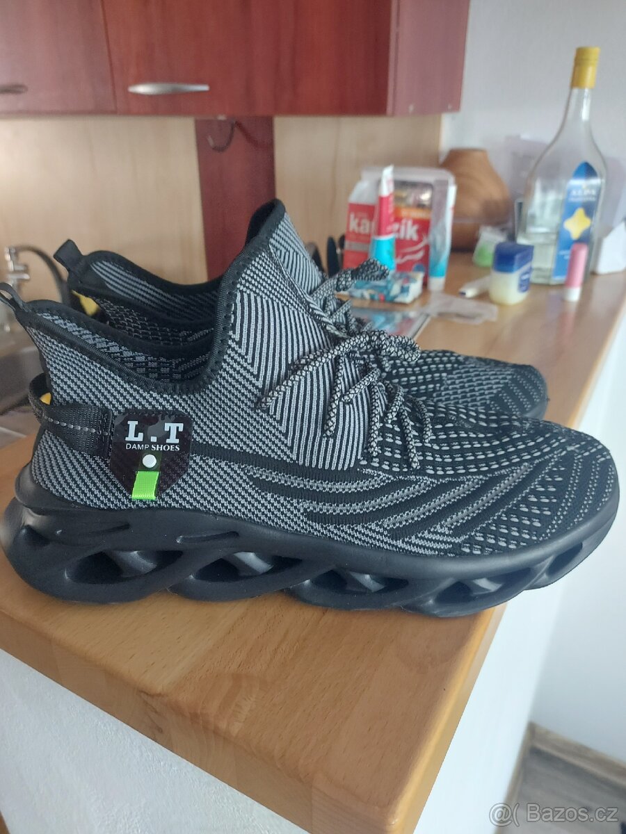 Boty vel 48 nové