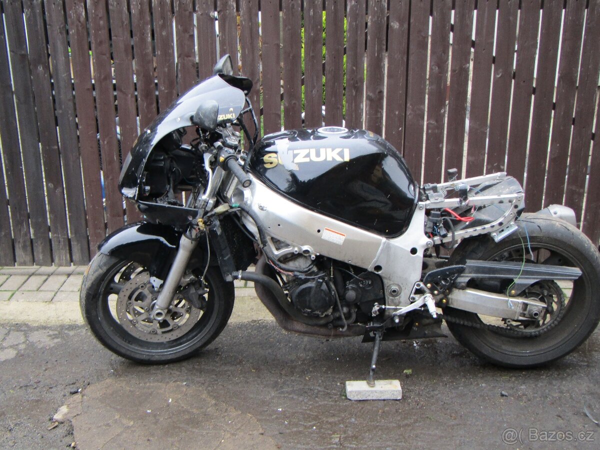 suzuki gsx-r 600 srad