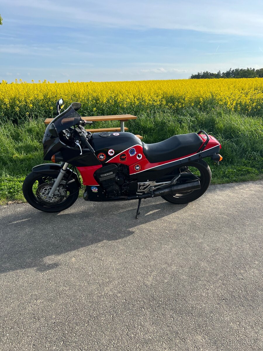 Kawasaki Gpz 900 top gun