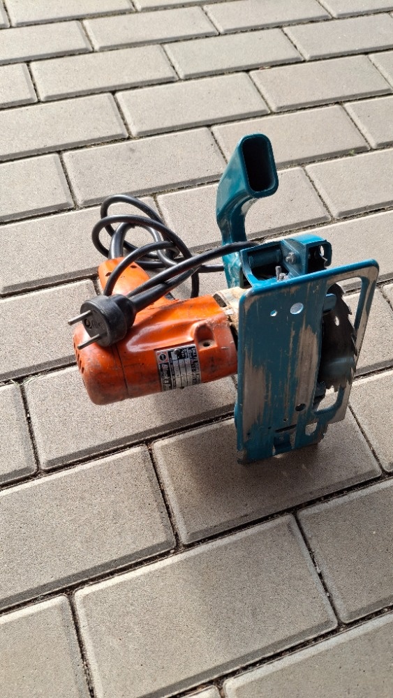 ruční kotoučová pila