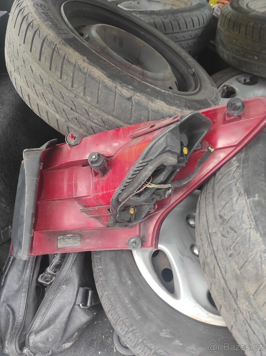 Na Peugeot 407 Se zadní svetla