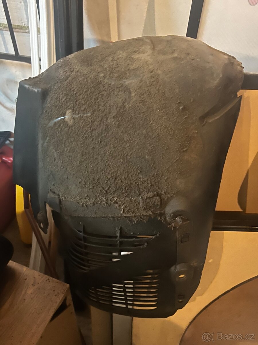 Mercedes w211 zadní pravý podběh originální
