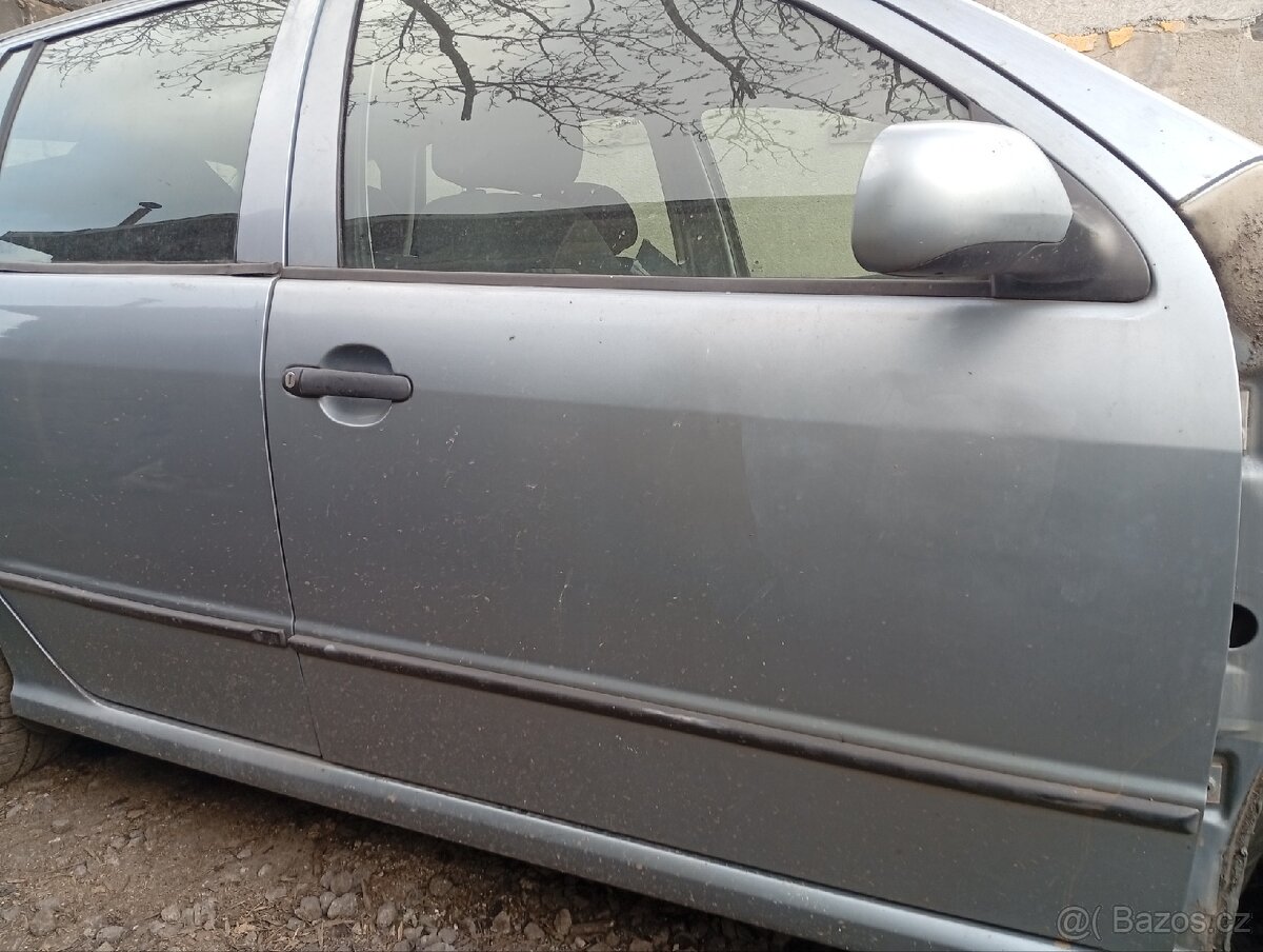 Fabia1 Pravé přední dveře