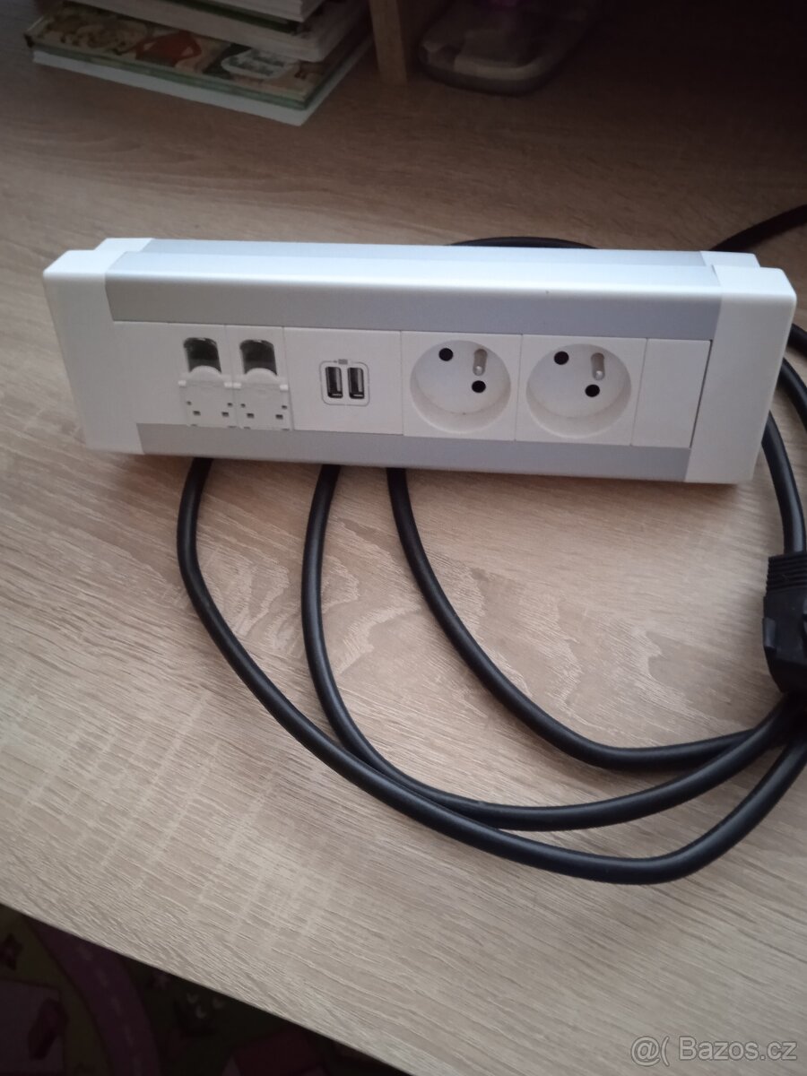 Zásuvky +USB nabíječky