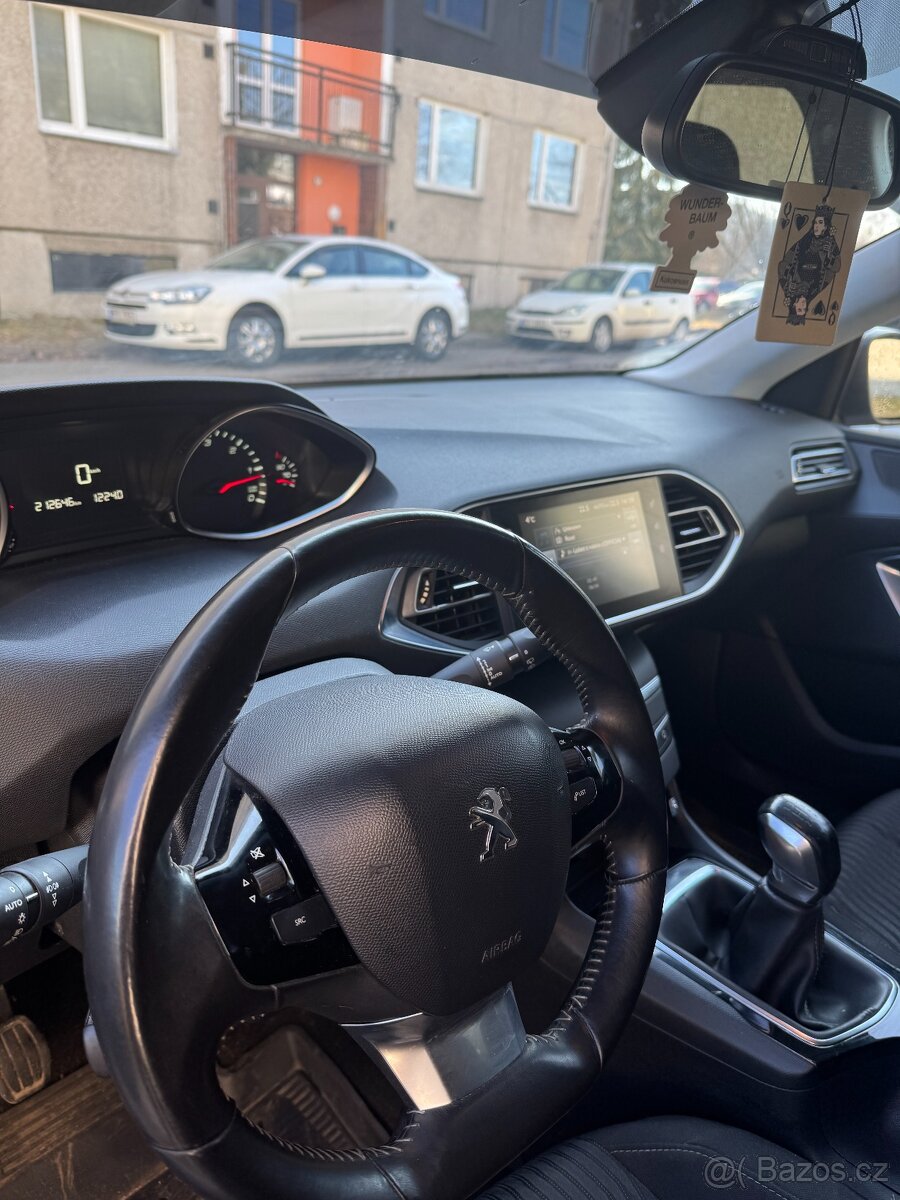 PEUGEOT 308 HATCHBACK 1.6 HDI CZ PÚVOD NOVÁ STK SERVIS