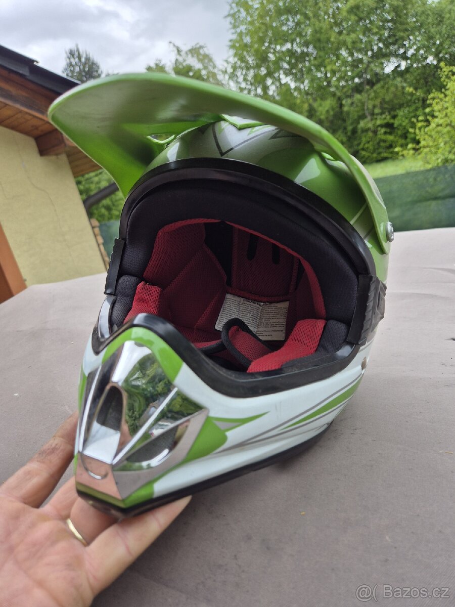Prodám dětskou motokros přilbu
