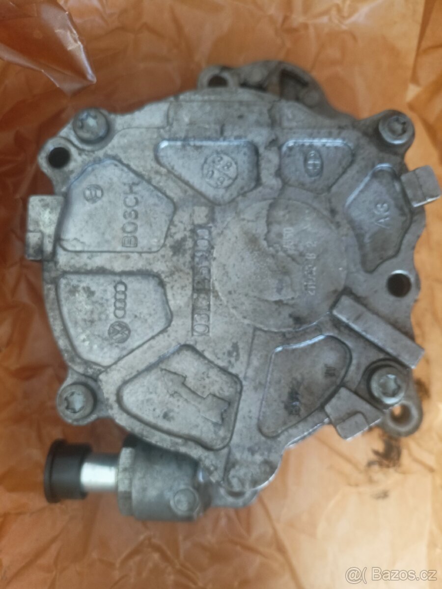 Vakuové čerpadlo 03L145100F / F009D03014 Passat B6 B7