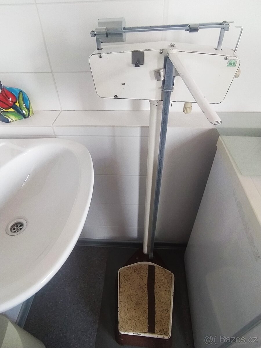 Lékařská váha s výškoměrem