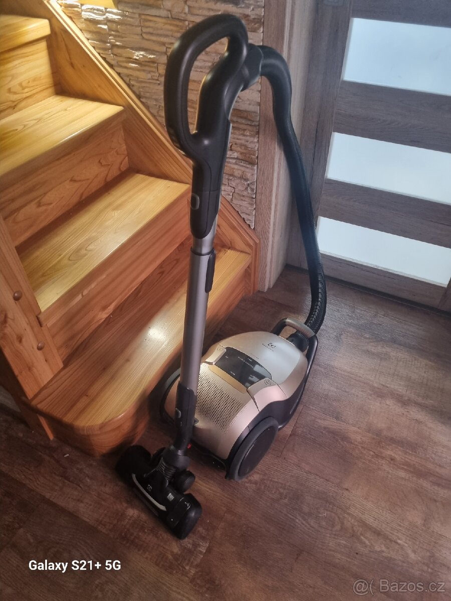 Vysavač Electrolux Pure D9