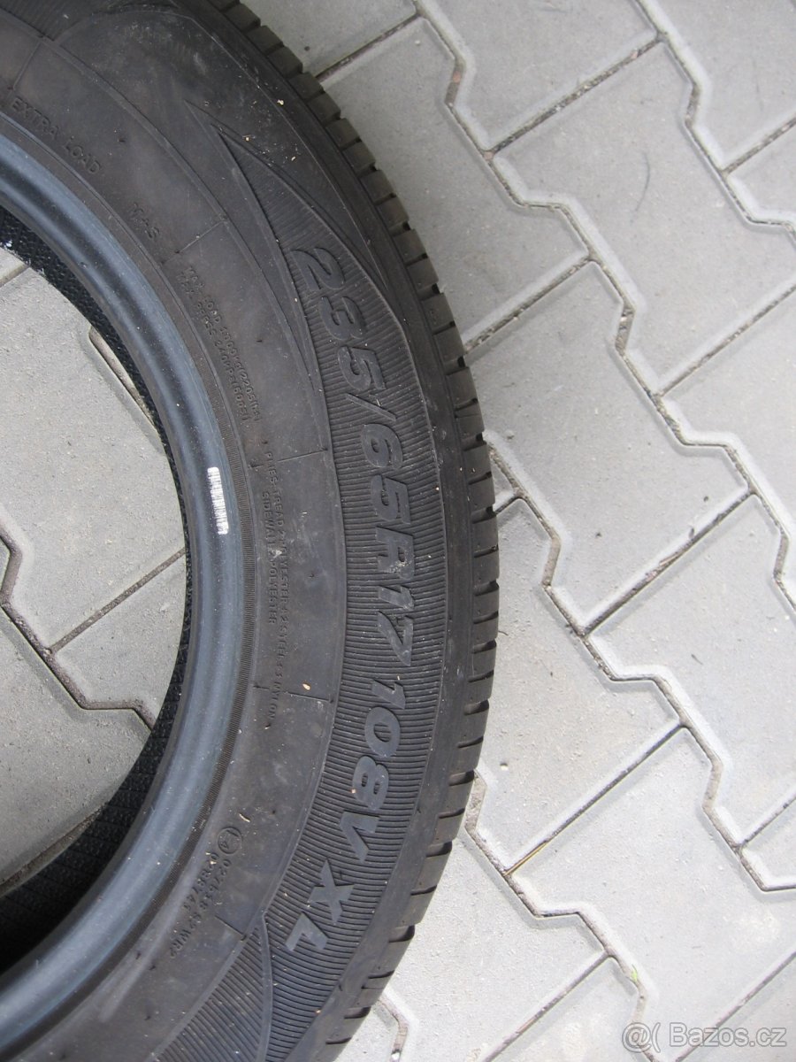 Prodám pneumatiky sundané z Jeepa 235/6517 letní