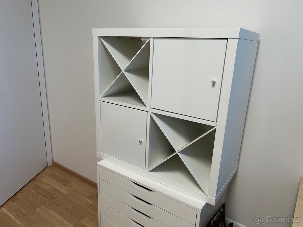 Ikea Kallax 2x2 + vestavěné doplňky