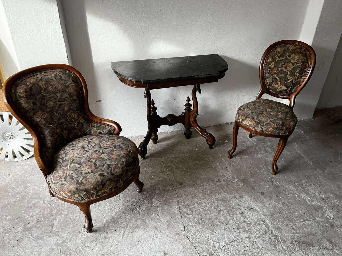 Velmi starý nábytek