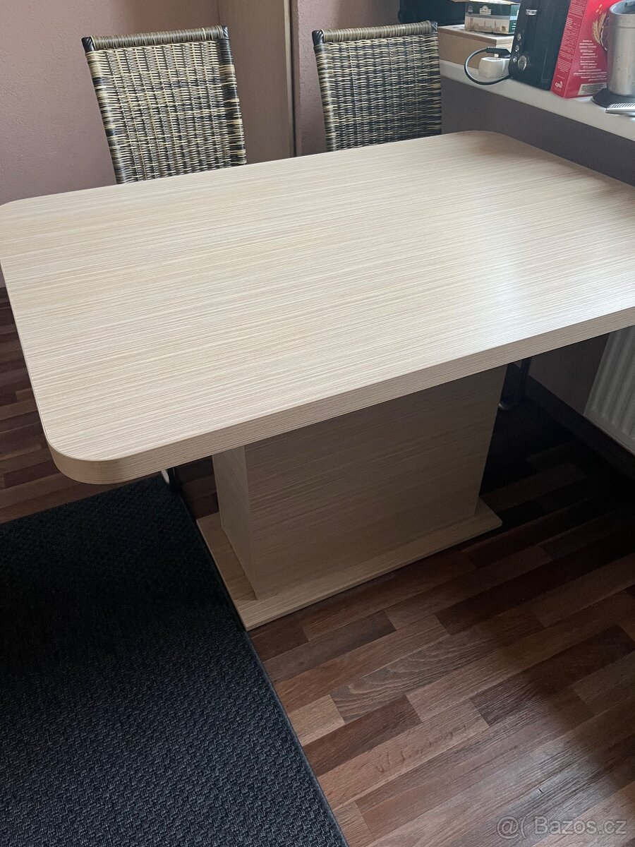 Kuchyňský stůl