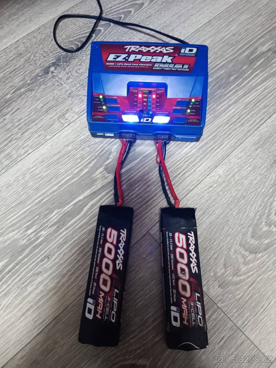 Duální nabíječka plus baterky