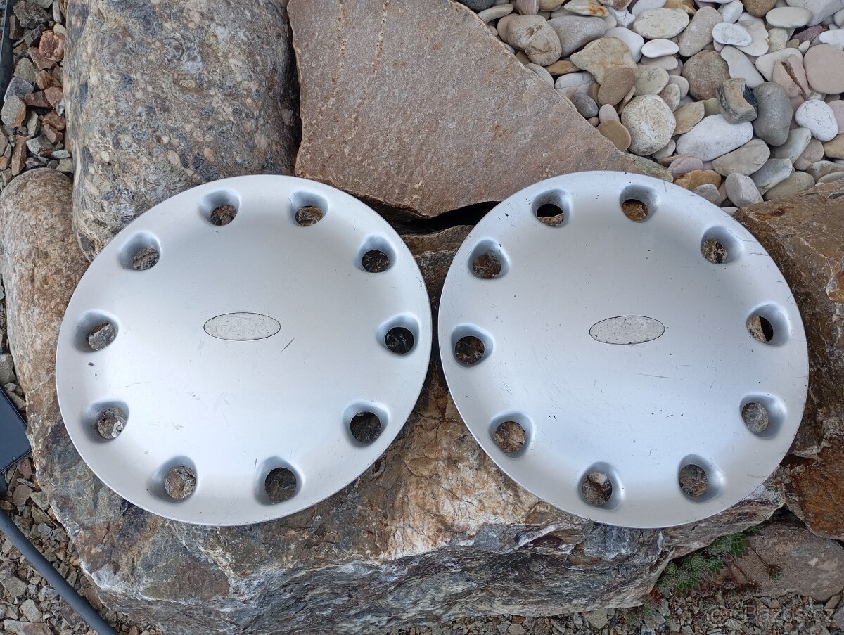 2 poklice,celoplošné kryty kol Ford Sierra, Escort