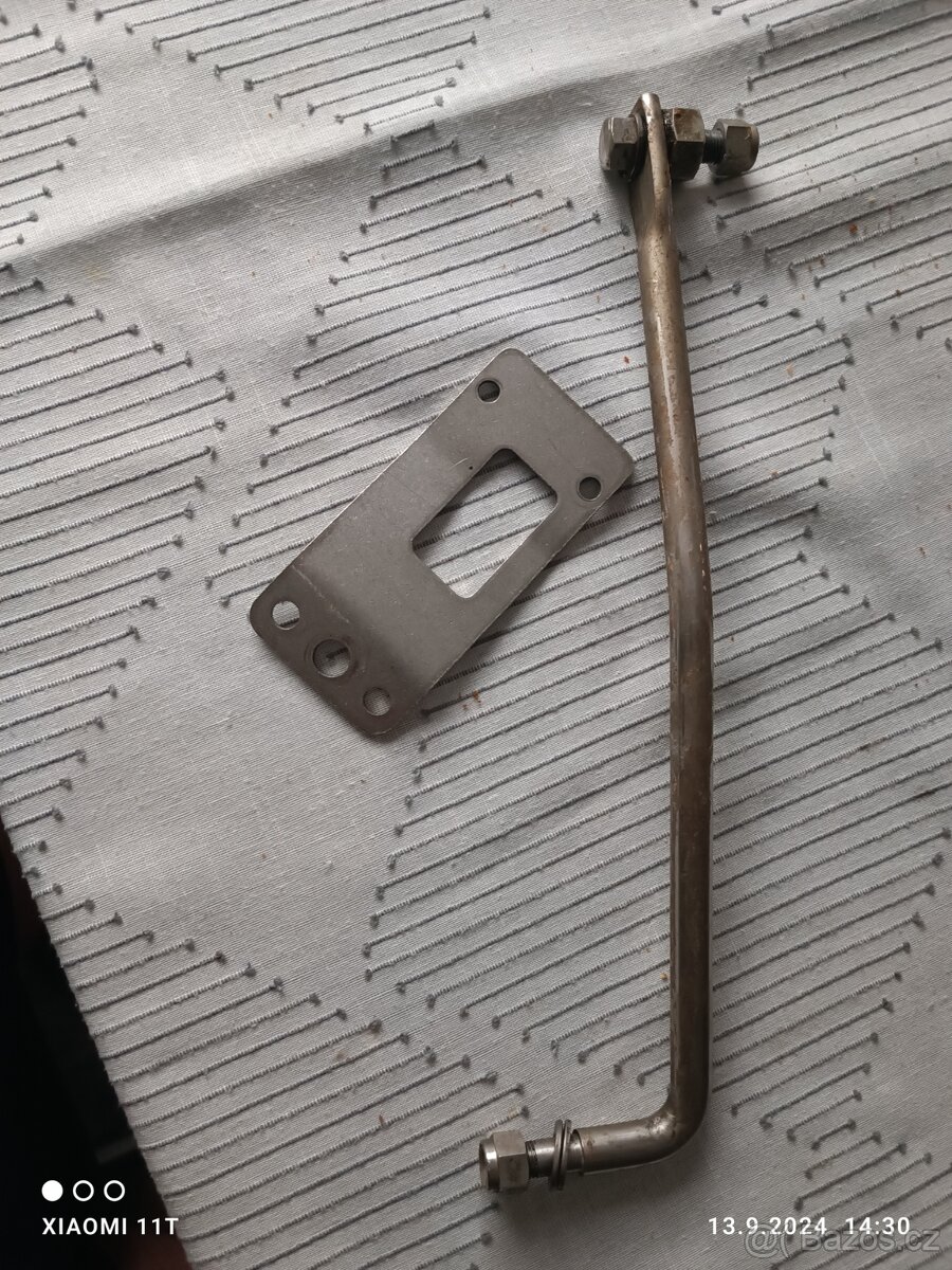 Ovládaní závěsného lodního motoru