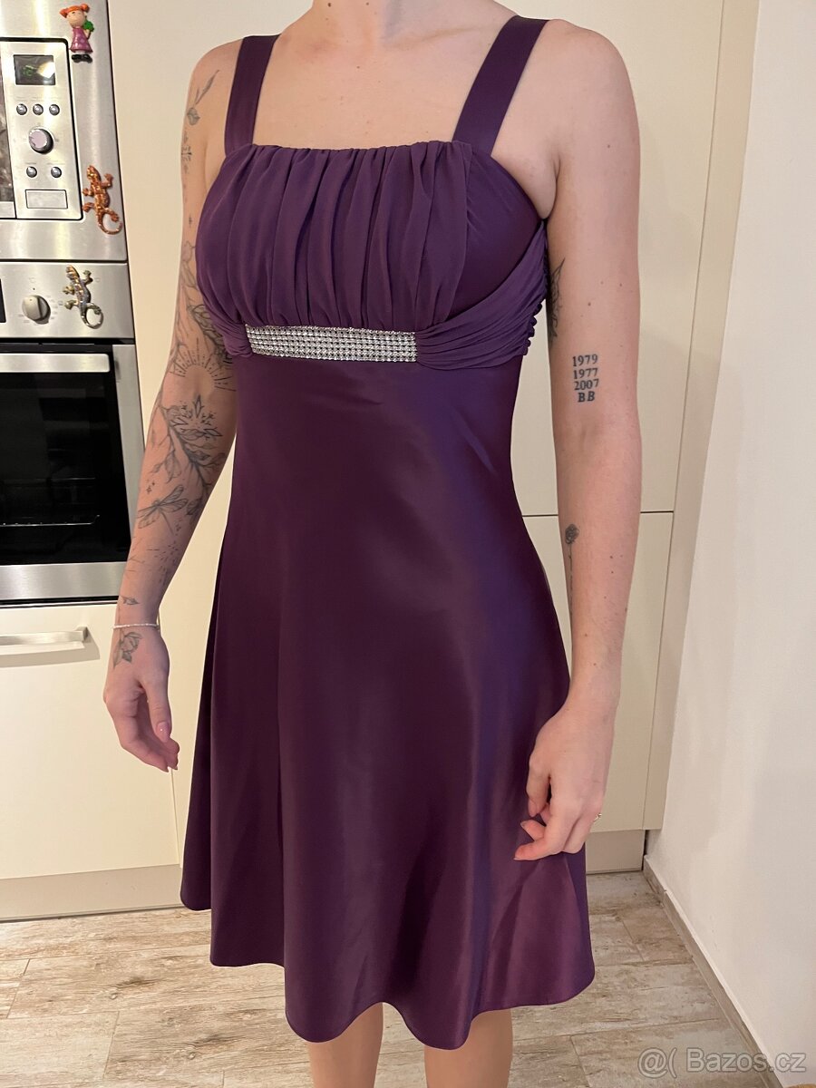 Dámské společenské šaty vel. M